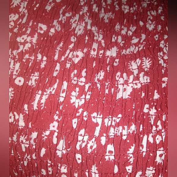 🆕⭐Red floral smocked bodycon midi dress - Picture 5 of 7